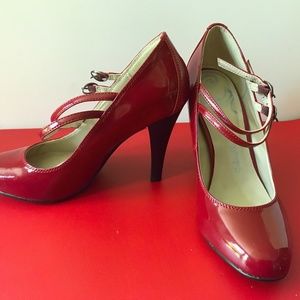 Red patent heels- showstoppers! 7.5w